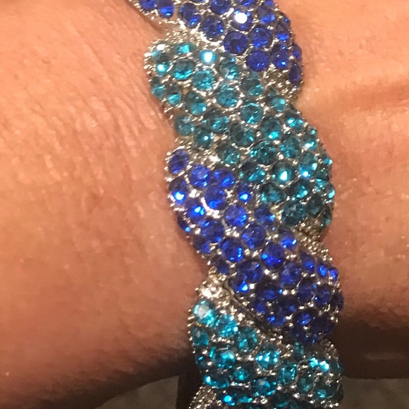 Meghan LA crystal bangle bracelet - Picture 5 of 5